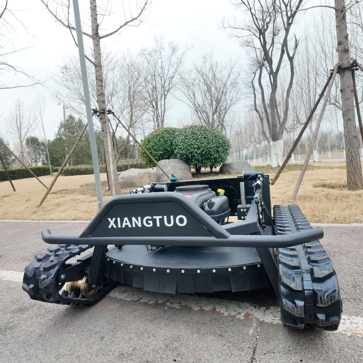 Робот-газонокосилка на гусеницах, 900 мм, электрическая