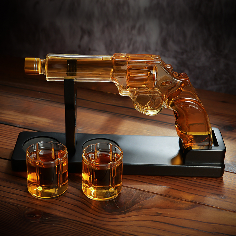 Wholesale Custom Hammer Shaped Glass Decanter High Temp Resistant High Borosilicate Glass Material for Restaurant Hotel Bar