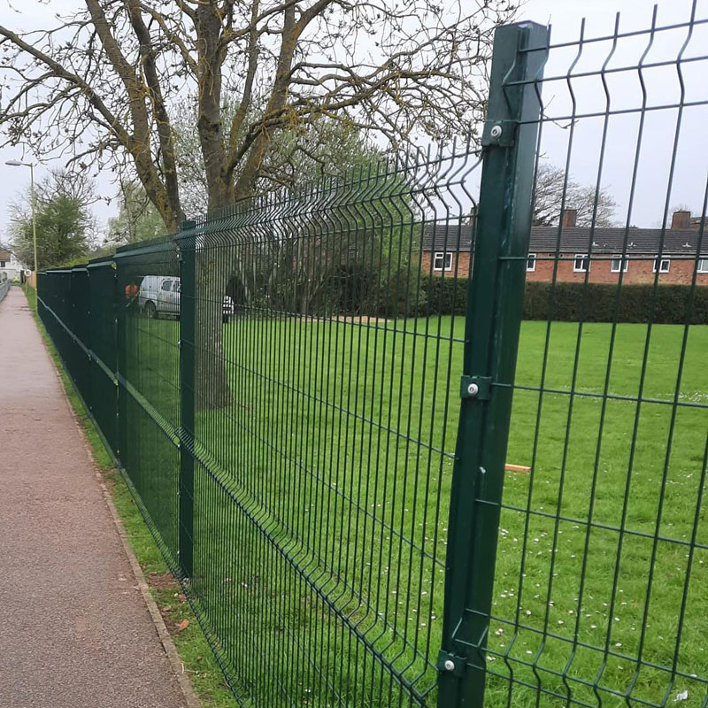 Cheap 3D Curved Galvanized PVC Coated Metal Wire Fence for Solar Power Site.