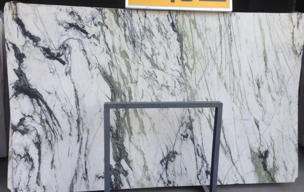 Мраморные плиты Bianco Carrara Statuario для столешниц