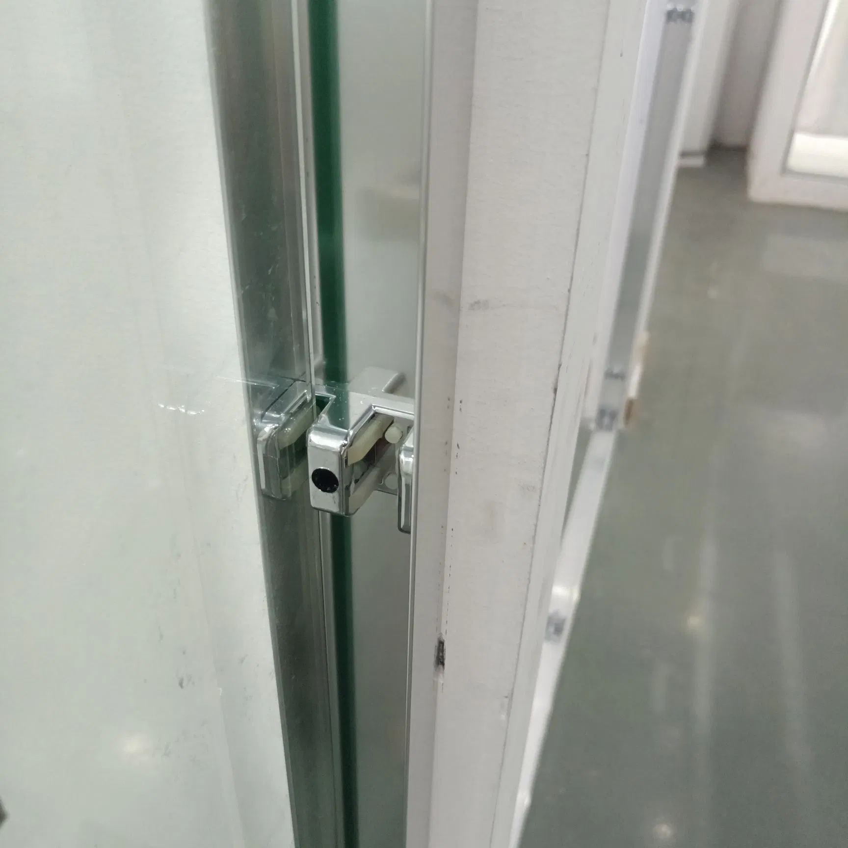 Practicality Transparent Design Shower Door for Safety