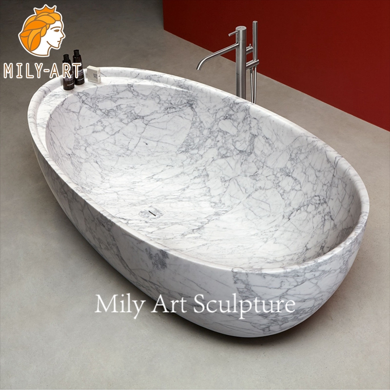 Белая мраморная ванна с серыми прожилками