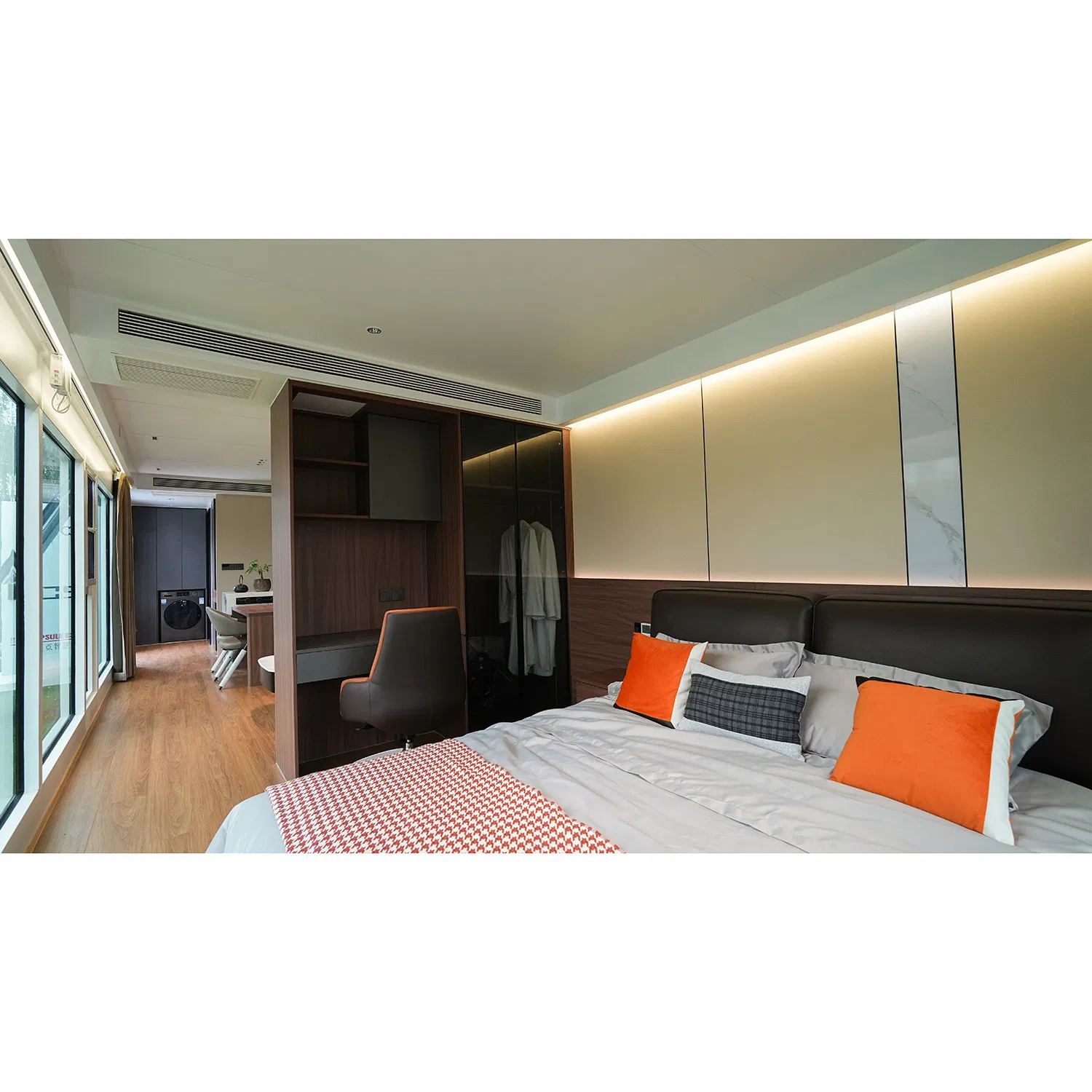 Luxury Outdoor Capsule Cabin, Prefab Modular Tiny House for Glamping Camps and Eco Hotels