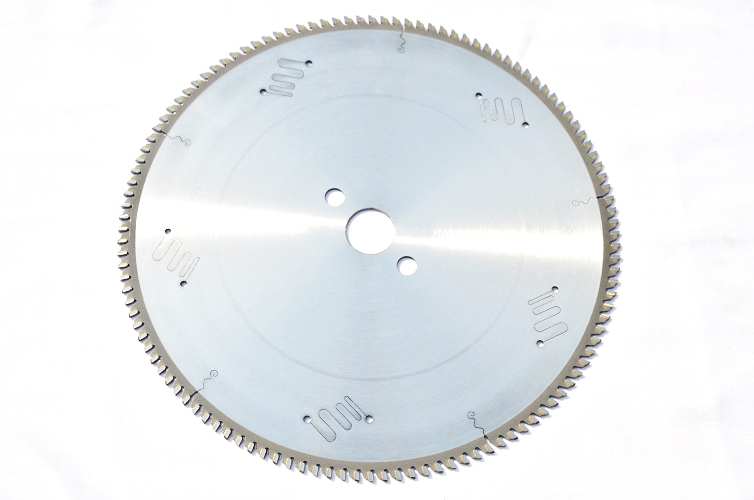 Твердосплавная пила TCT для резки алюминиевых профилей