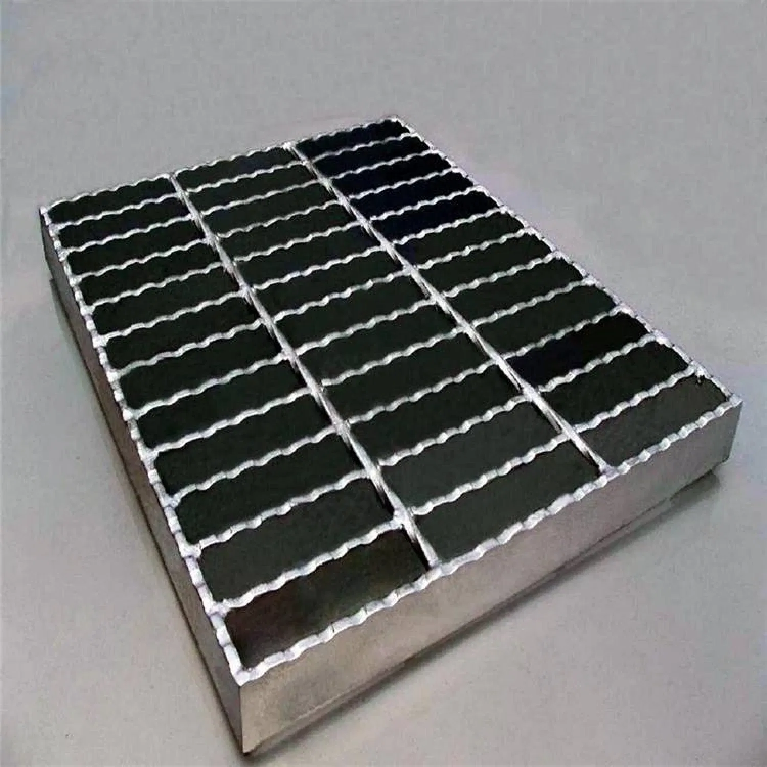 Anti-Slip Welded Steel Grating, Metal Serrated Drainage Serrated Steel Grating, HDG Steel Serrated Floor Grating