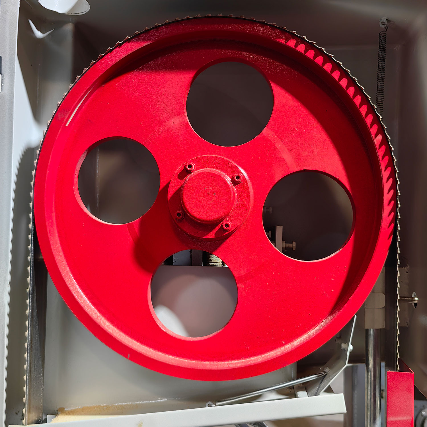 Ленточная пила по дереву вертикальная с автоподачей MJG396U