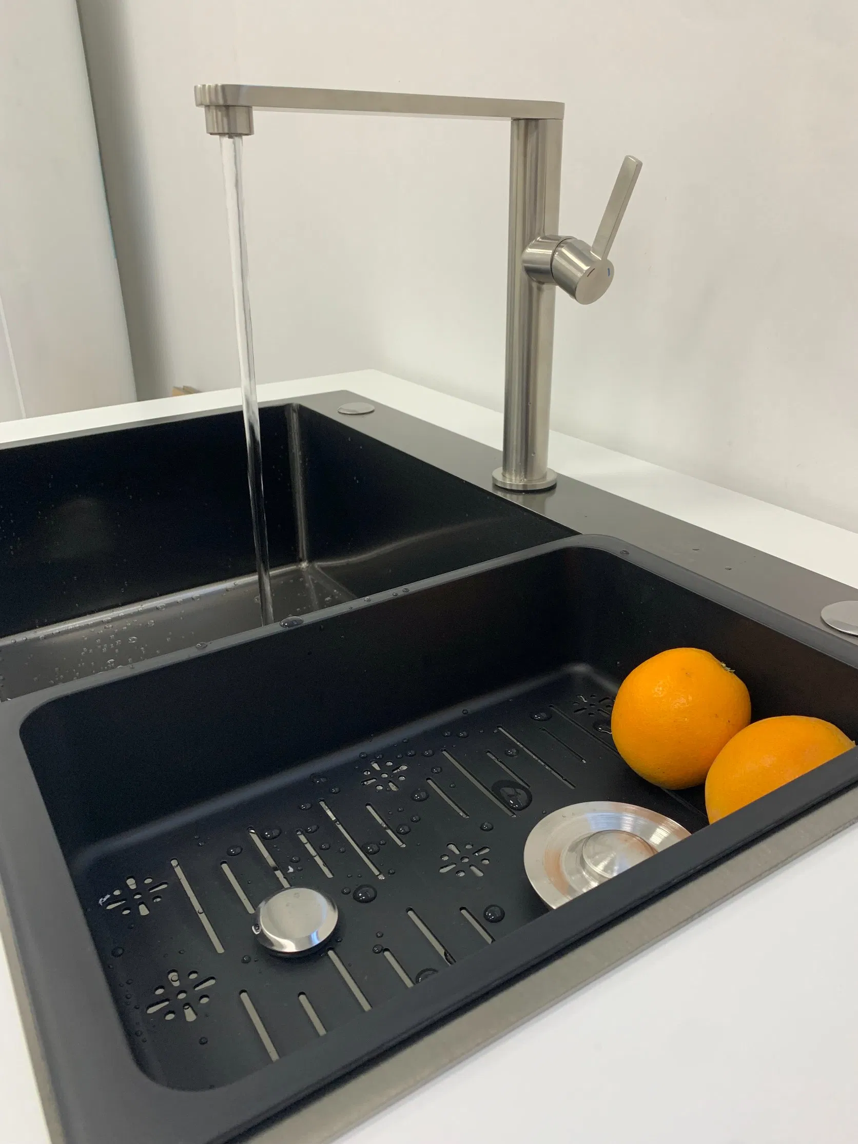 Смеситель из нержавеющей стали для кухни и ванной