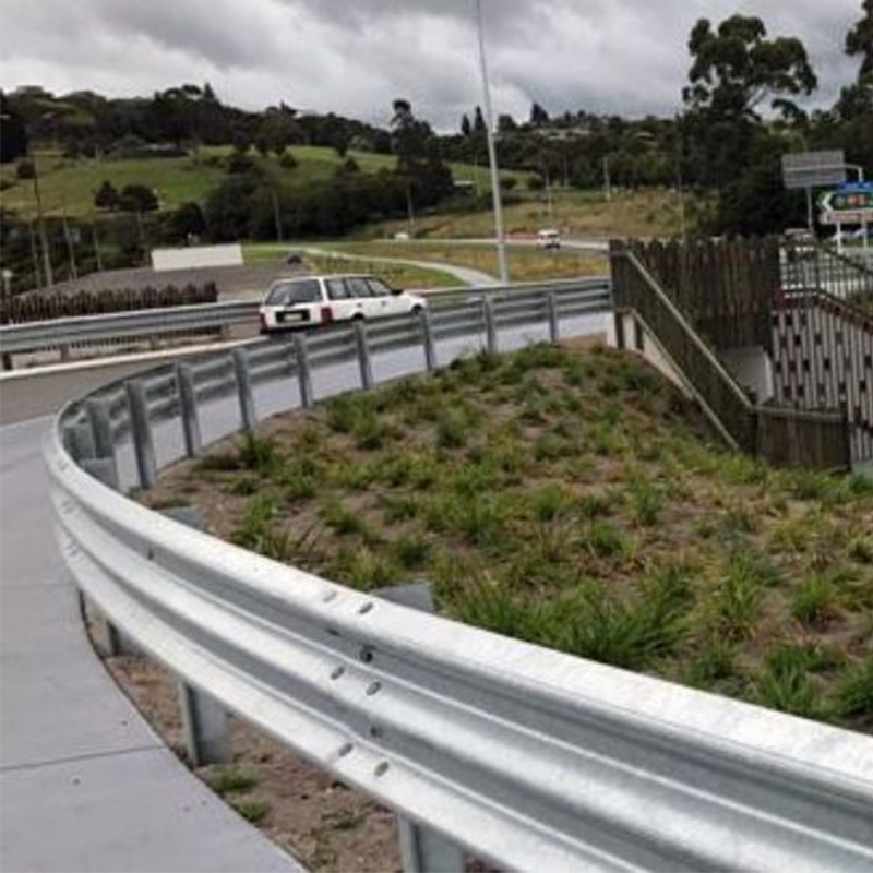 Galvanized Carbon Steel Thrie Beam Freeway Crash Barrier