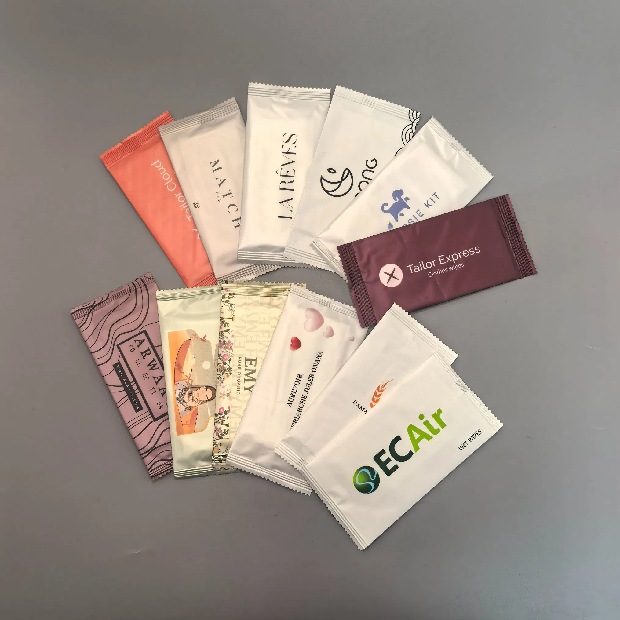 Wholesale Convenient Carry Mini Size Single Pack Restaurant Travel One Piece Wet Wipes Custom Disposable Cleaning Individual Wrapped Tissue Wipes