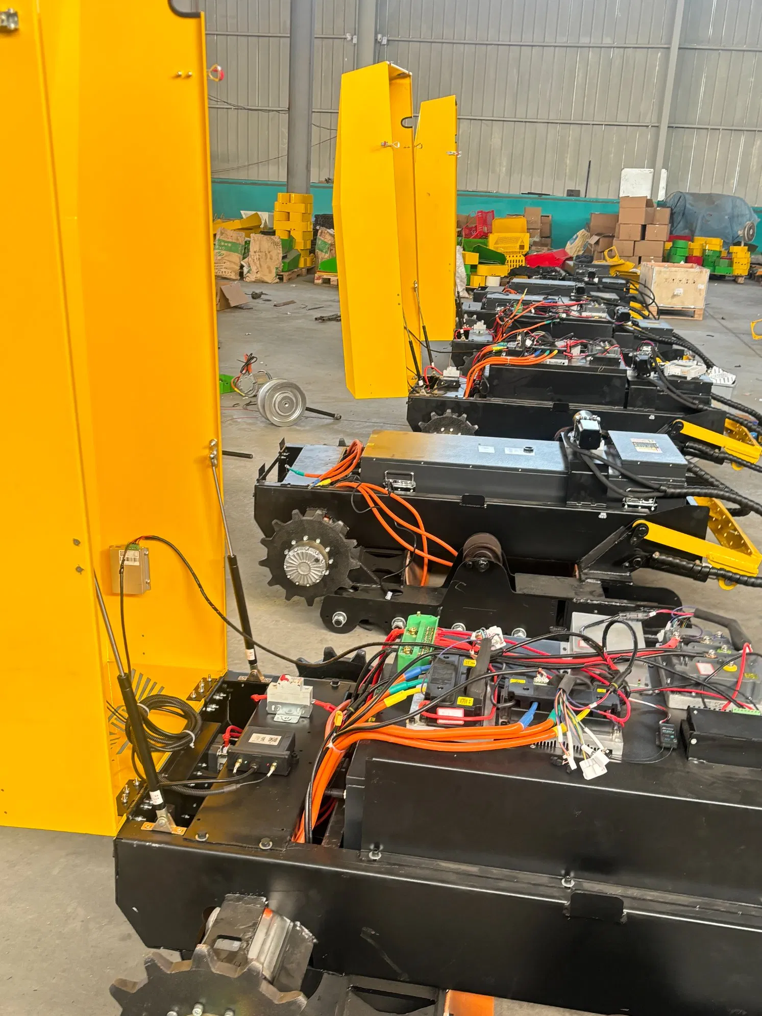 Heavy Duty 1000 Grass Shredder Lithium Iron Phosphate Battery Remote Control Electric Lawn Mower Forestry Mulcher