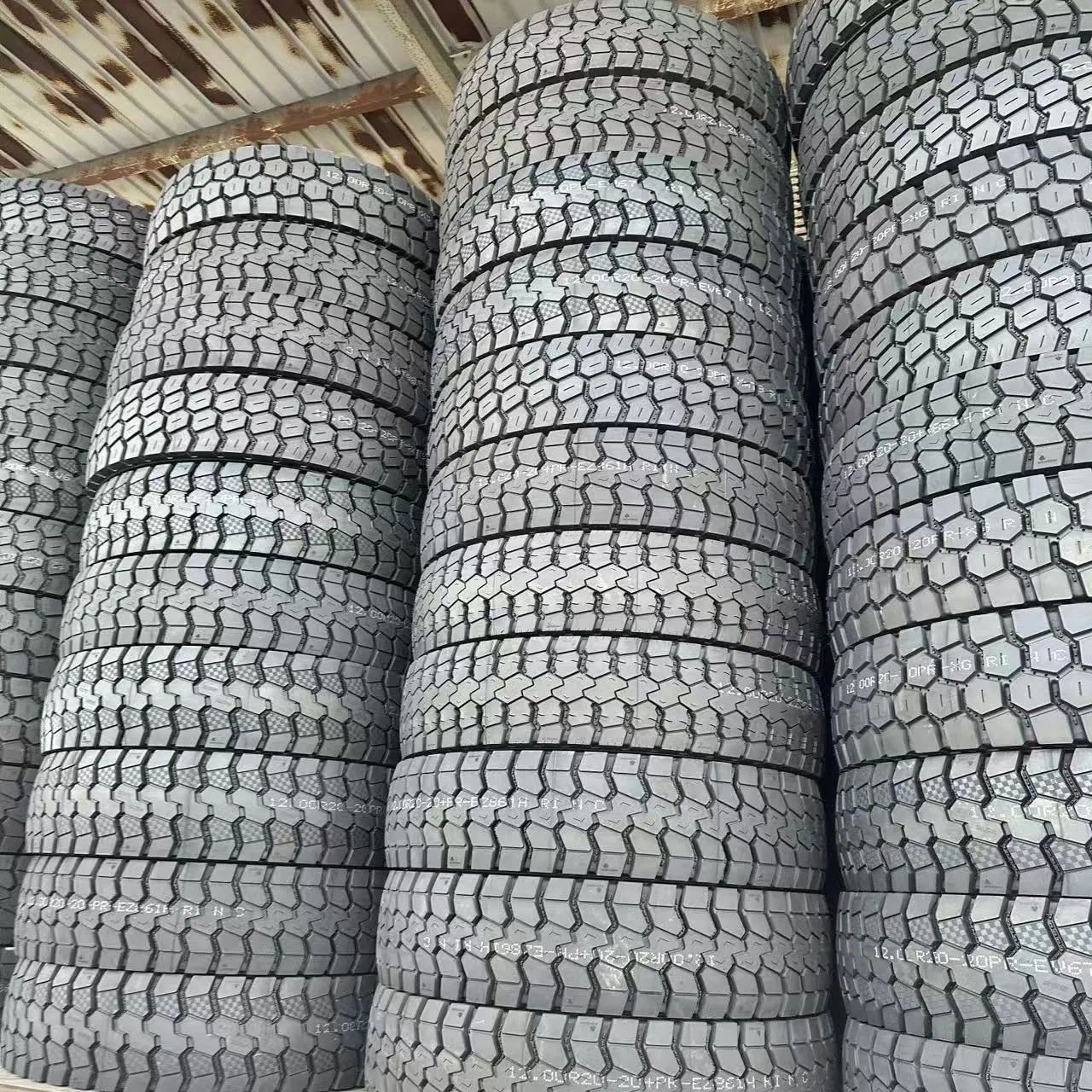 Chaoyang CS100 315/80 R22.5 18PR Impact-Resistant Engineering Machinery Tire