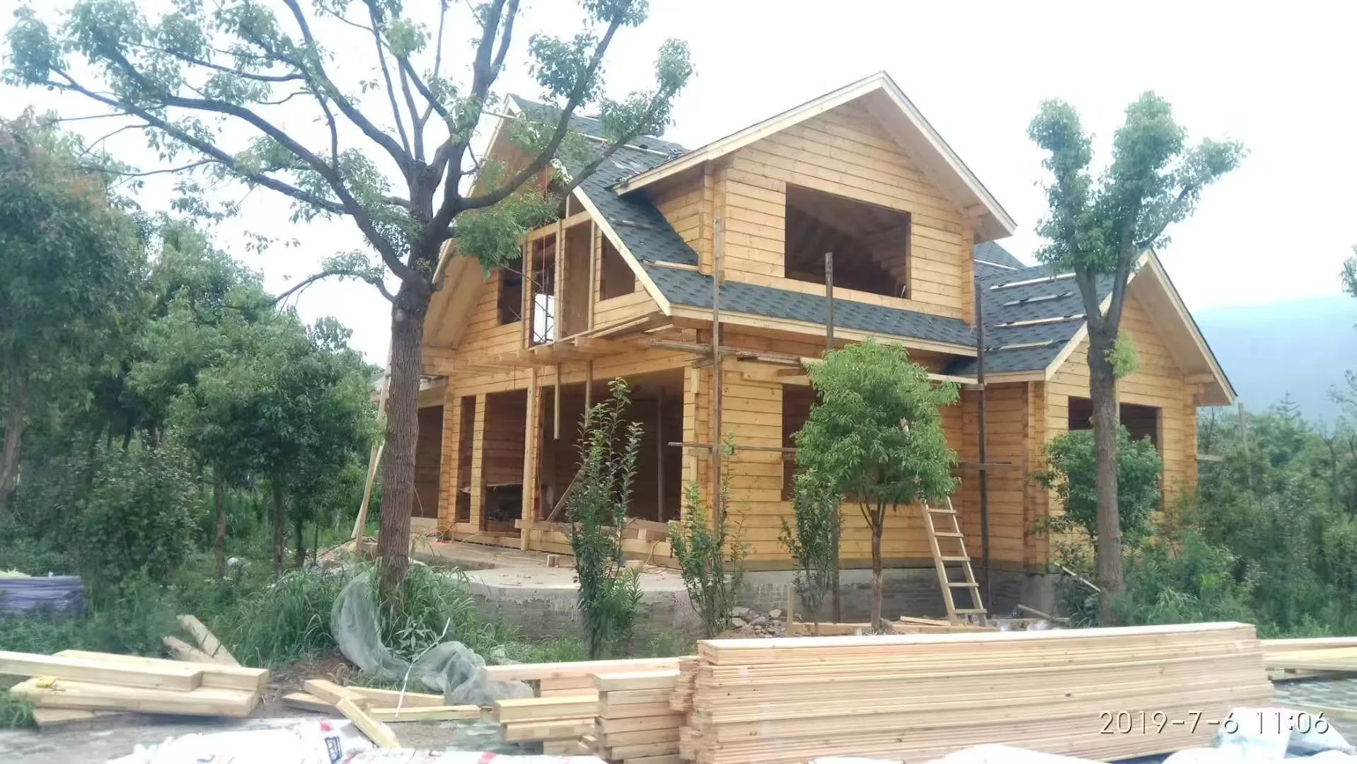 Wooden House Wood Carbin Outdoor Good Quality Beautiful for People Living