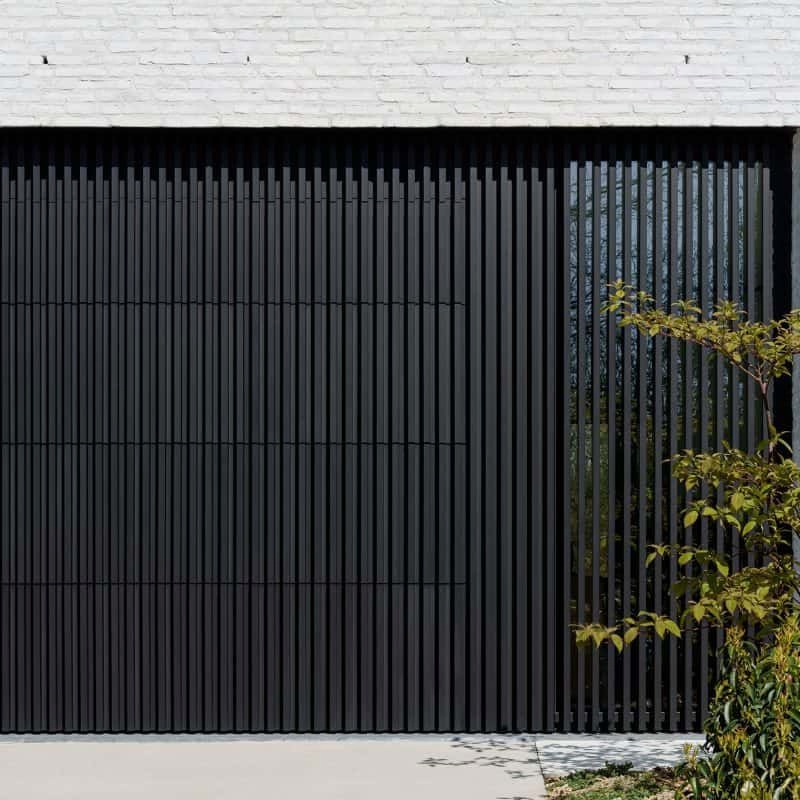 Automatic Powder Spaying Equipment Treated Aluminum Invisible Grille Garage Door