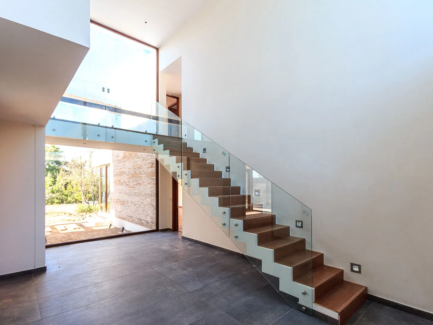 Prima Modern Double Steel Plates Glass Railing Straight Wooden Stringer Staircase