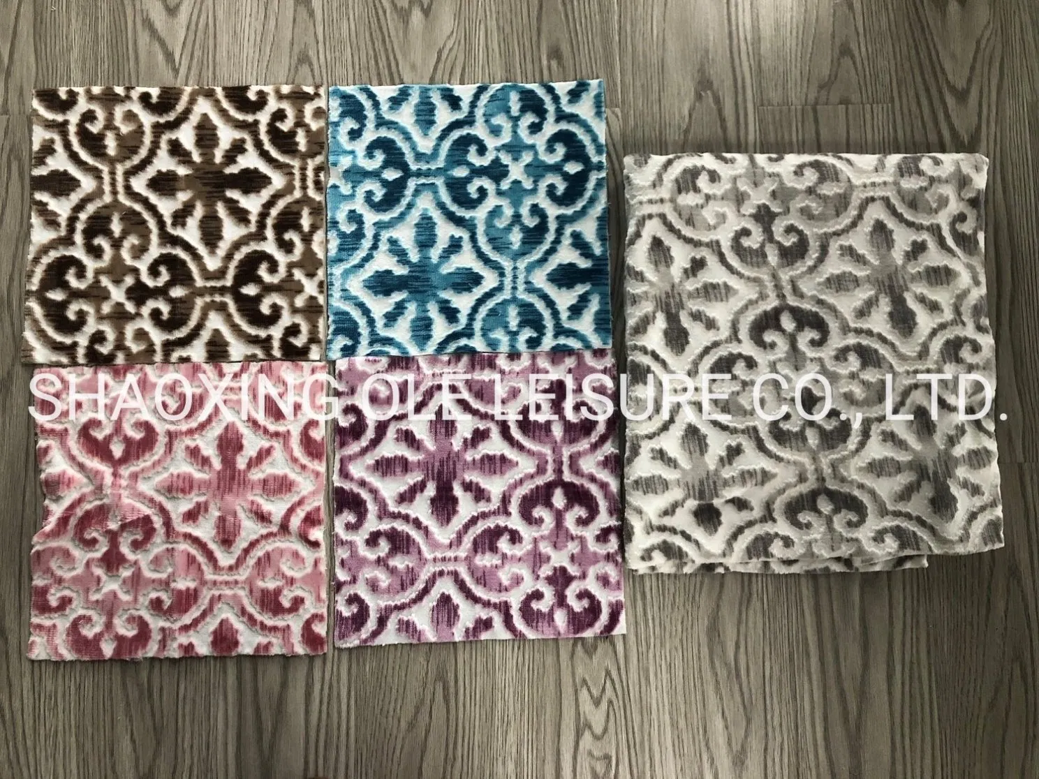 Printed and Embossed Flannel Fleece Blanket for Bedding