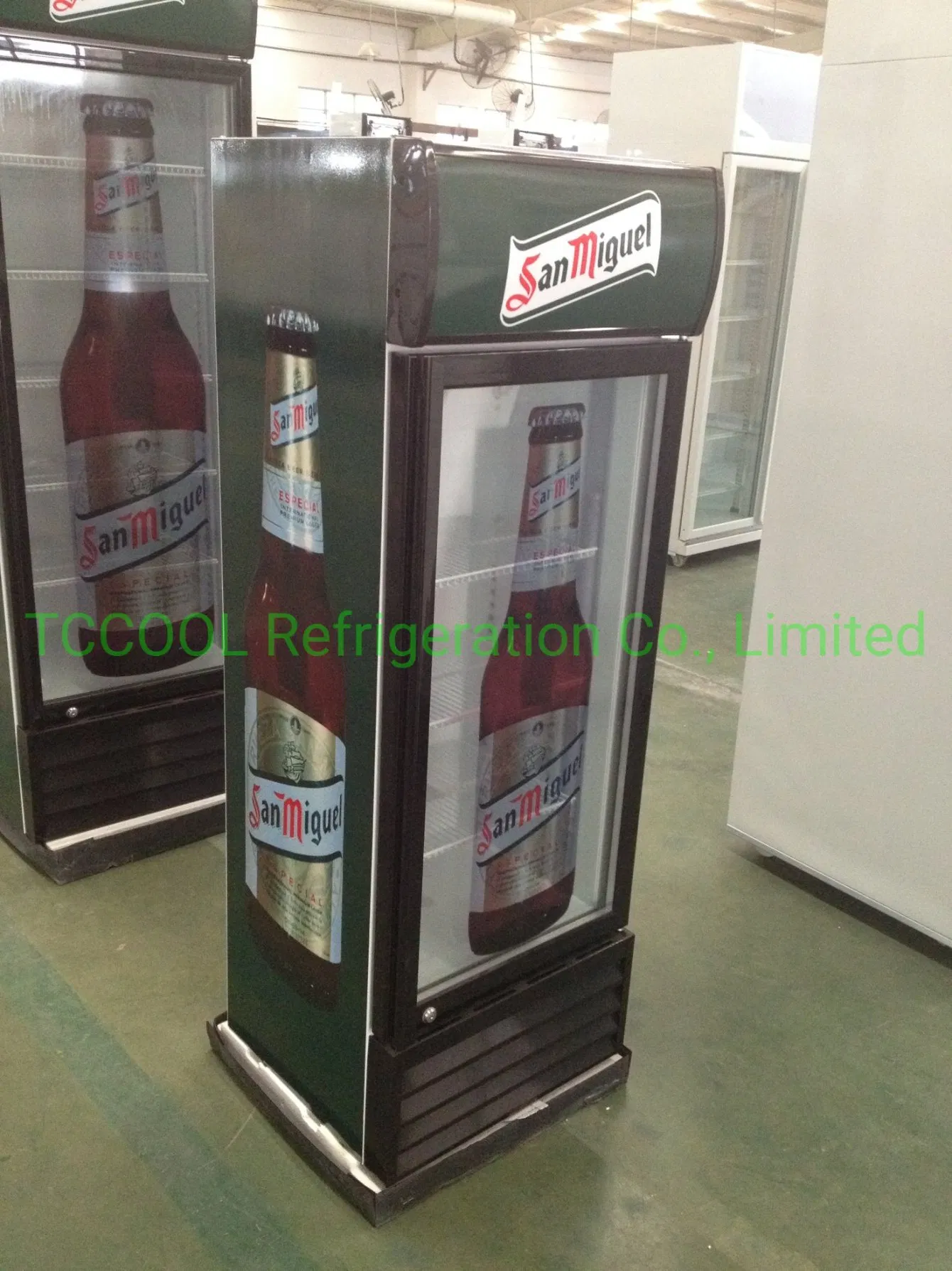 Commercial Refrigerator Vertical Glass Door Refrigerated Cooler for Beverage Company