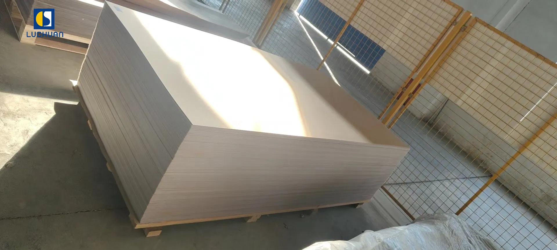 Luchuan Transparent/Clear Cast Acrylic Sheet Color Acrylic Sheet