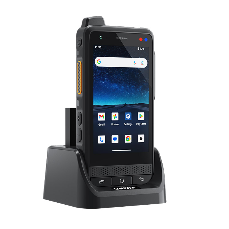 Защищенный смартфон-рация Uniwa F400 с POC и GPS