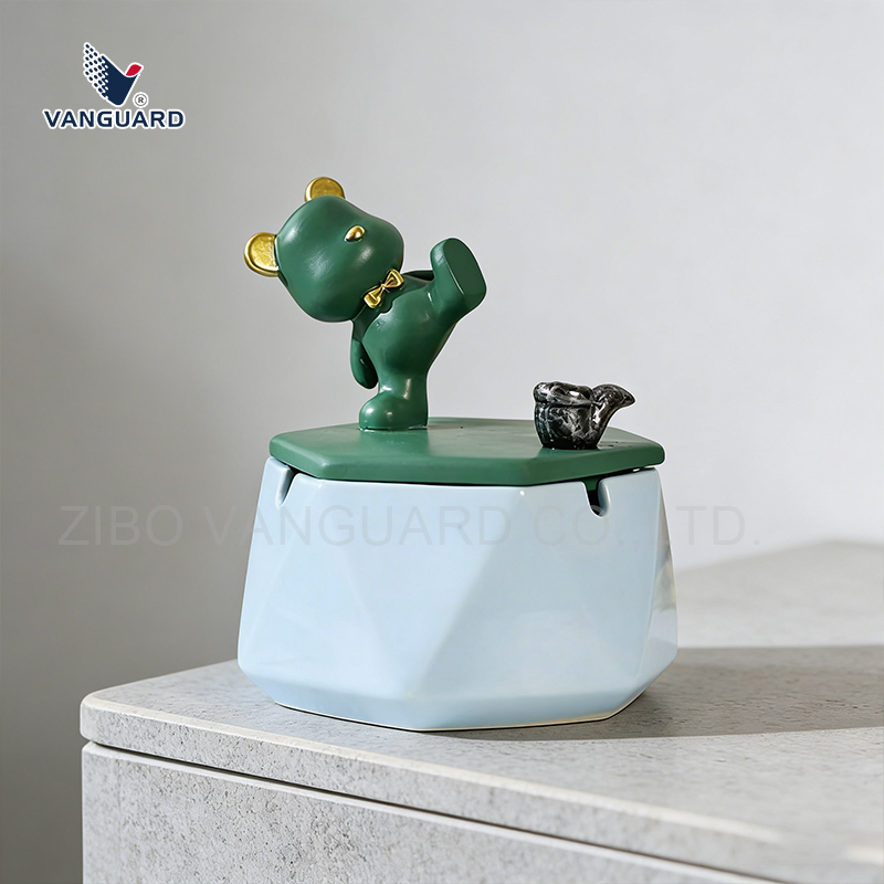 Cute Ornament Promotion Gift Ware Souvenir Statue Custom Resin Ashtray for Home Decor