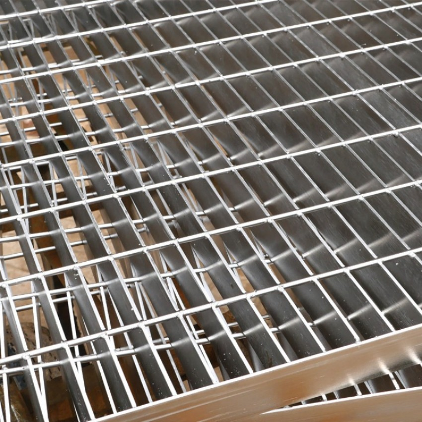 32*5mm Galvanized Walkway Panel Driveway Cover Metal Floor 6m*1m Serrated Steel Grating Car Park