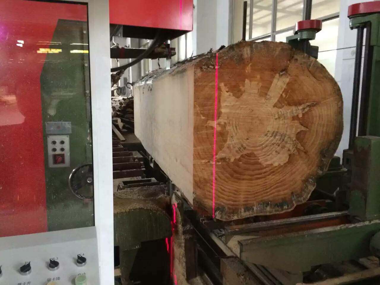 Ленточная пила по дереву вертикальная для распиловки