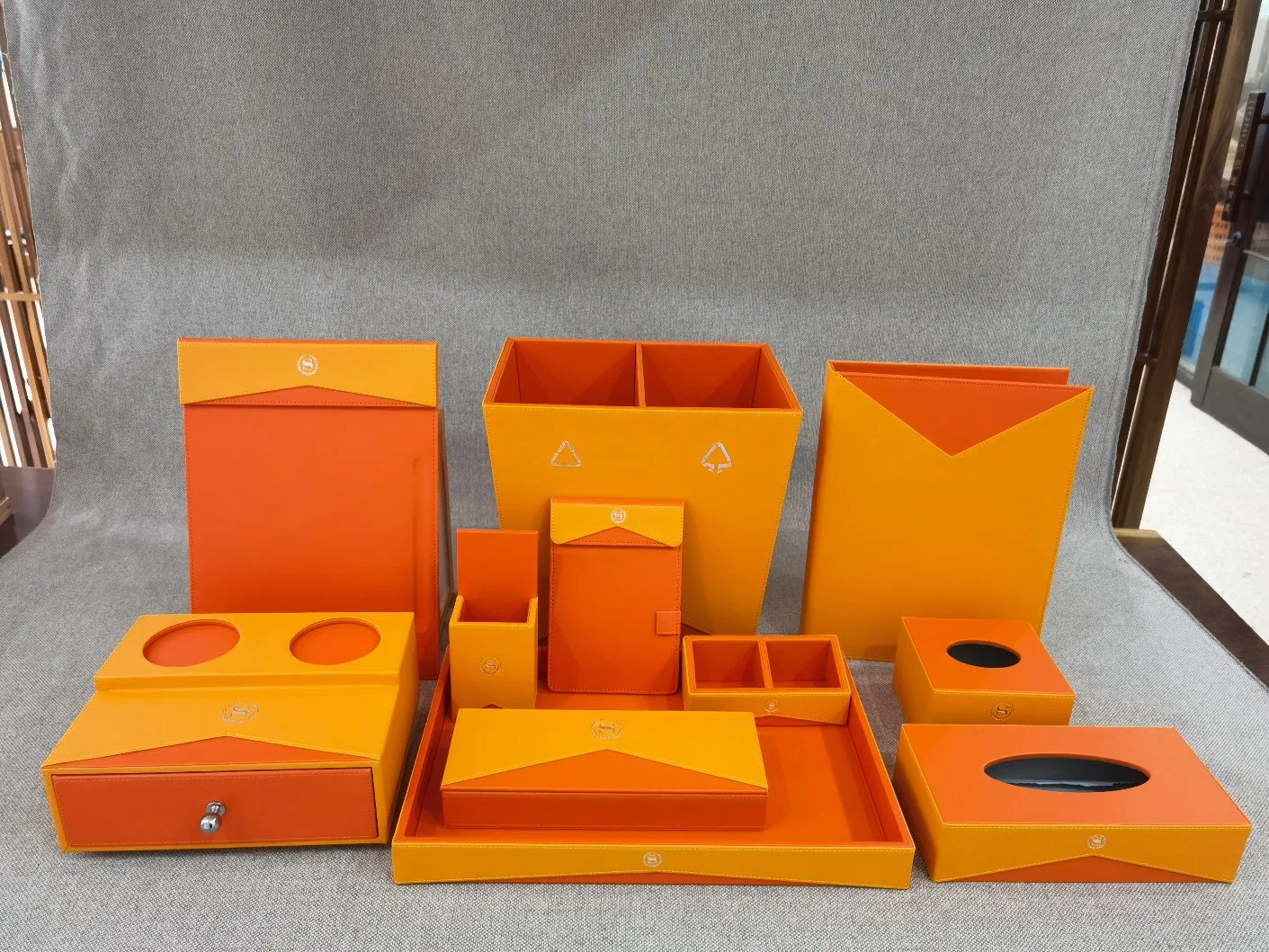 Low Price Popular Hotel Leather Amenities Leather Product