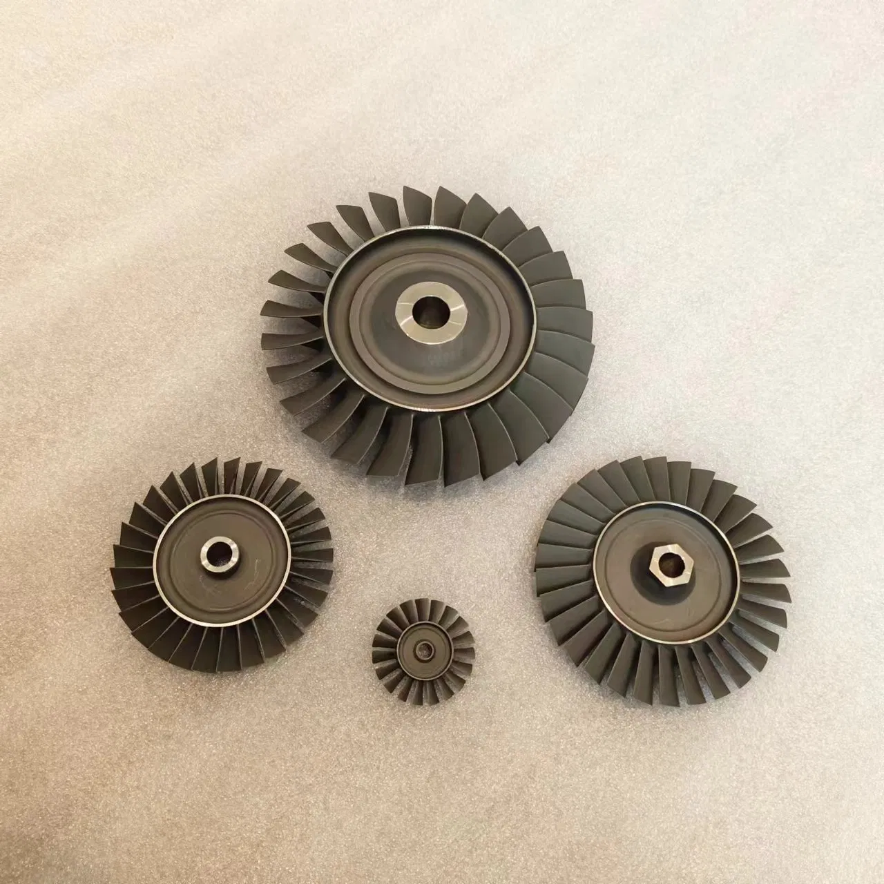 Колесо турбины турбокомпрессора из сплавов Incoloy и титана