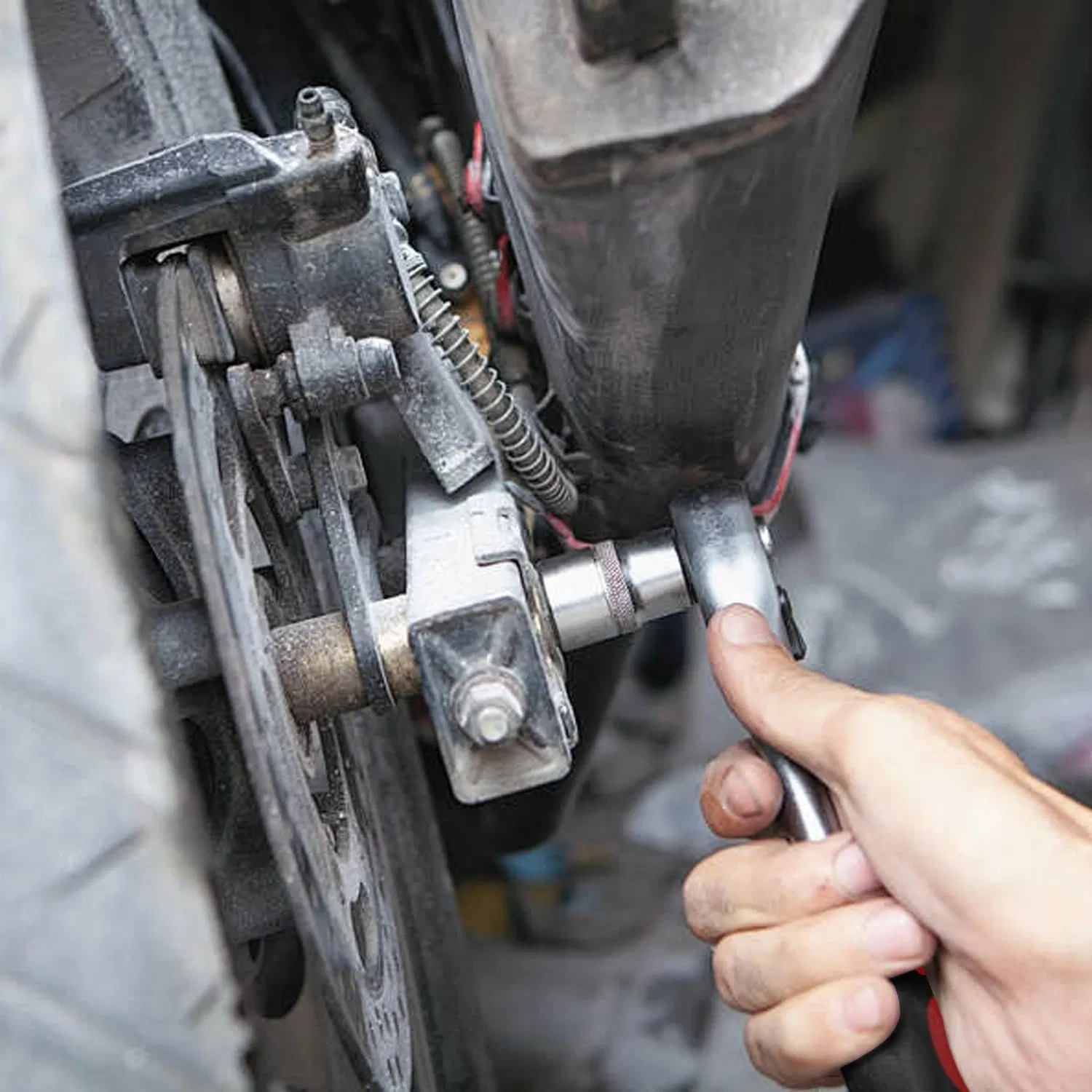 Набор инструментов 215PCS: гайковерты и ключи для дома