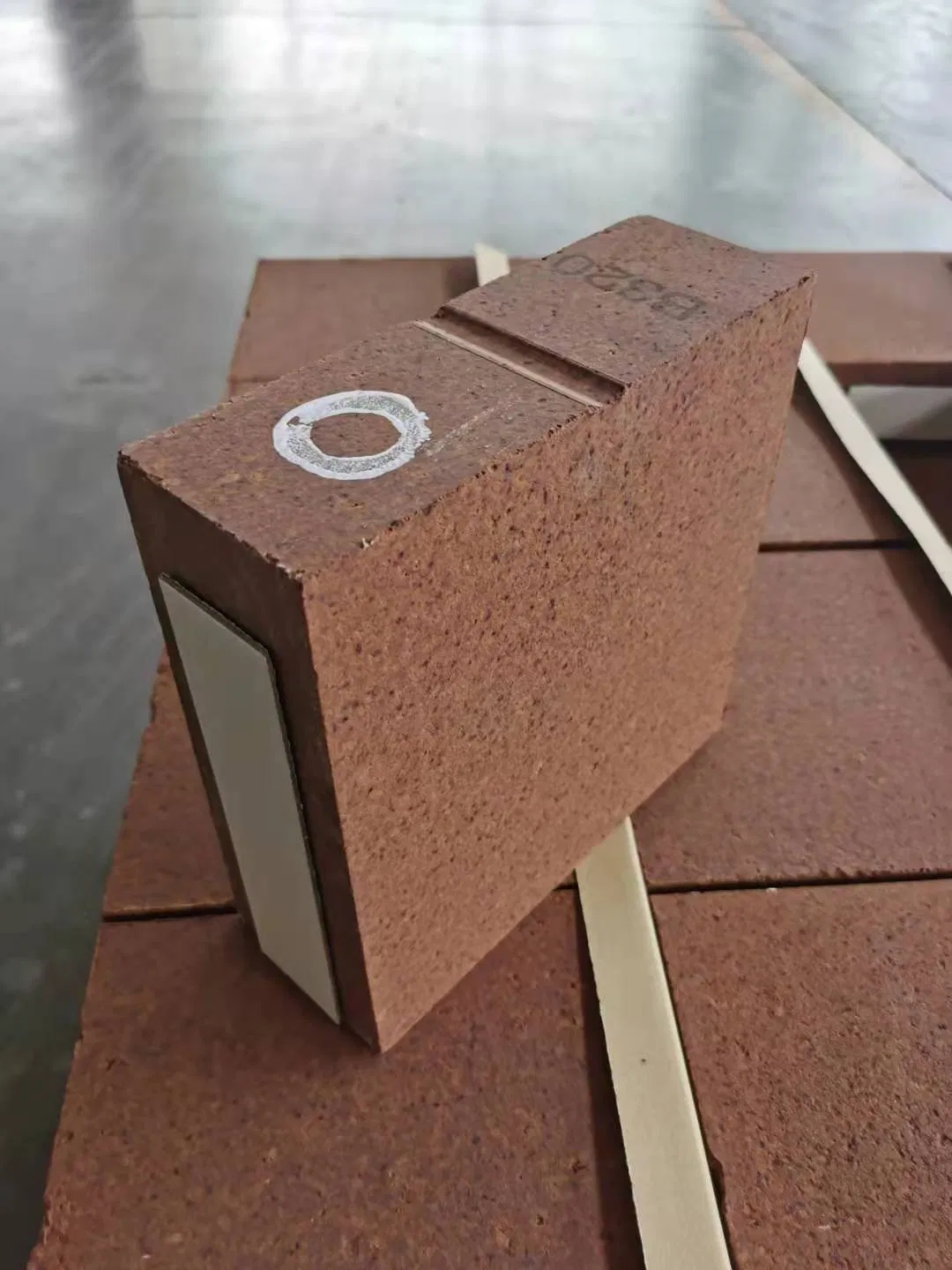 Магнезитовый кирпич Hercynite для зоны обжига цементной печи