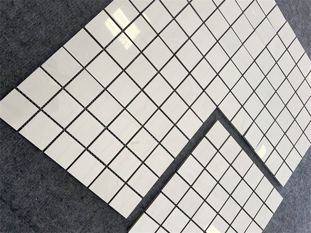 Мозаичная плитка под серый мрамор для улицы