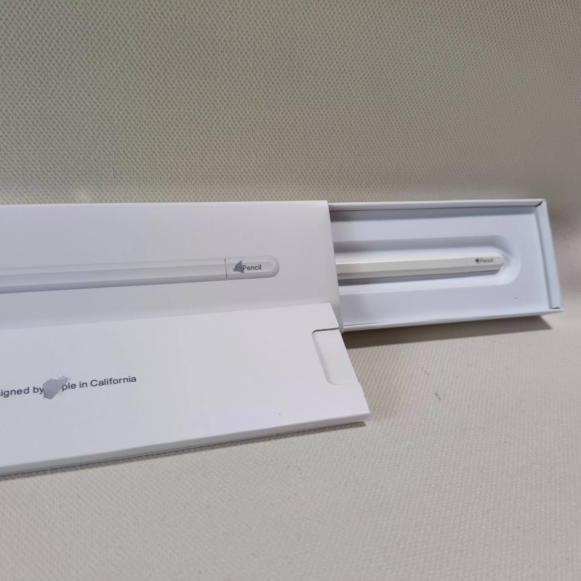 AAA+++ Superior Hot Style 1: 1 Magnetic Imitation Pen Pencil Stylus Drawing Writing Pen Touch Pen Comfortable Writing USB-C Charging Port