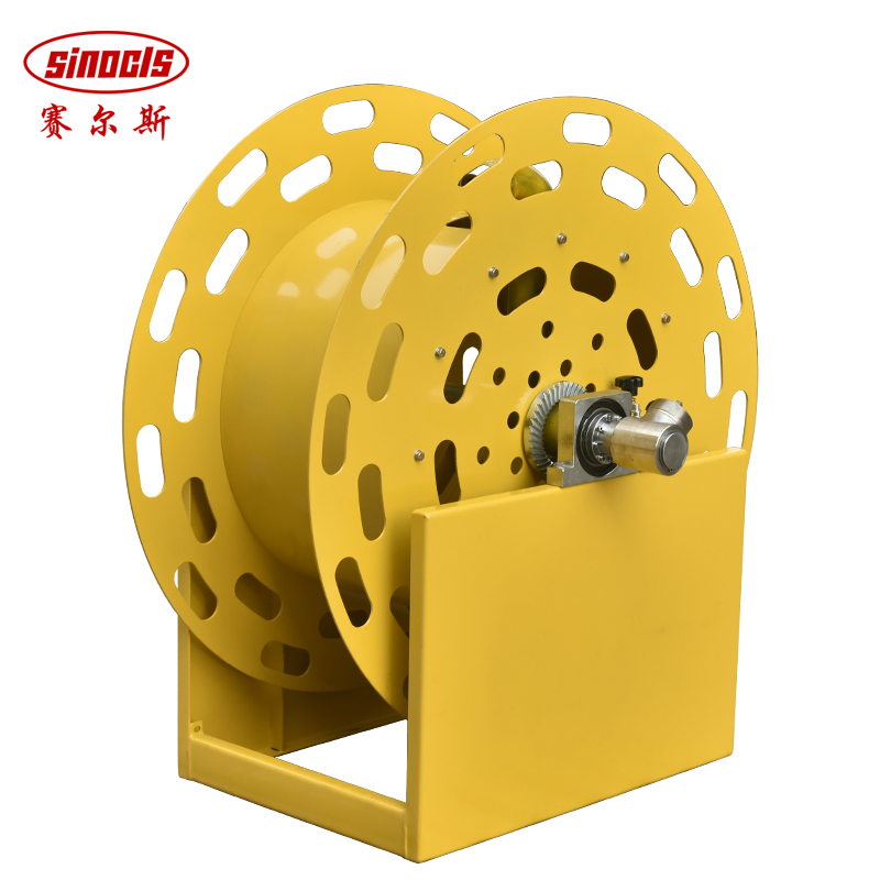 Versatile Manual Hose Reel for Safe and Easy Refueling
