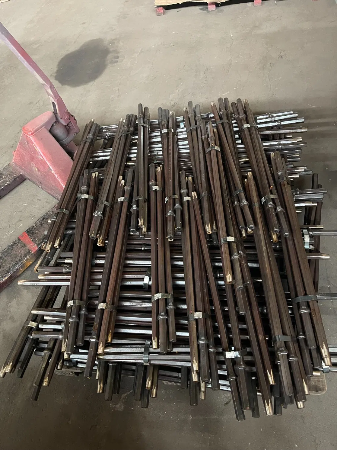 4 Feet B22 G2 Grade Tapered Steel Drilling Shank