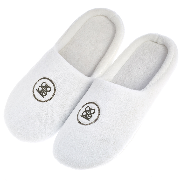 Custom Logo Reusable White Coral Fleece Anti Slip Sole Hotel Bathroom SPA House Disposable Slippers for Guests