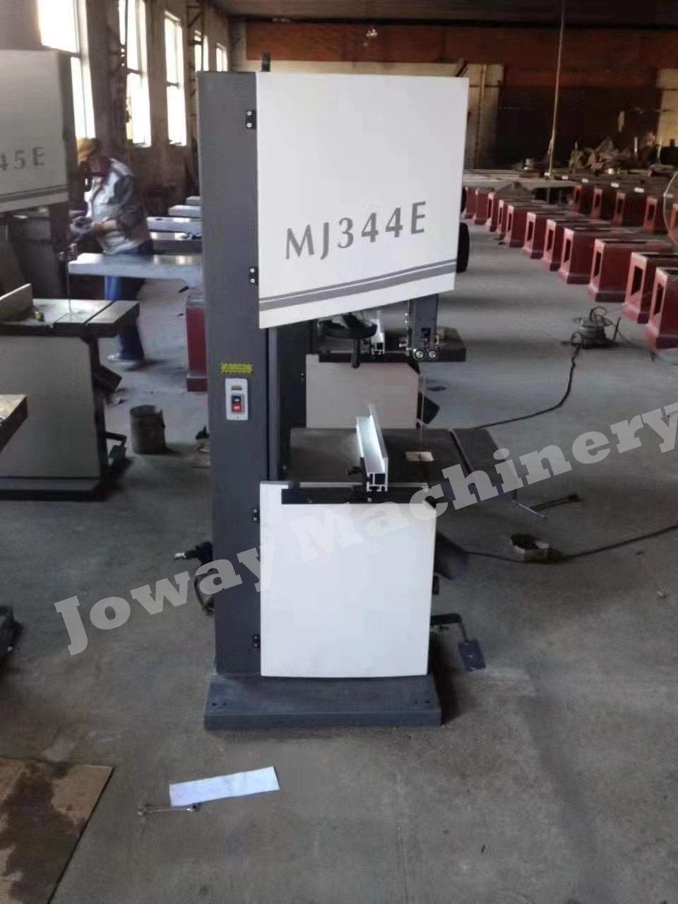 Станок ленточнопильный вертикальный настольный по дереву MJ344E