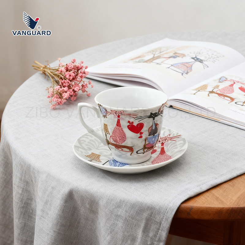 Фарфоровый кофейный набор с чашкой и блюдцем