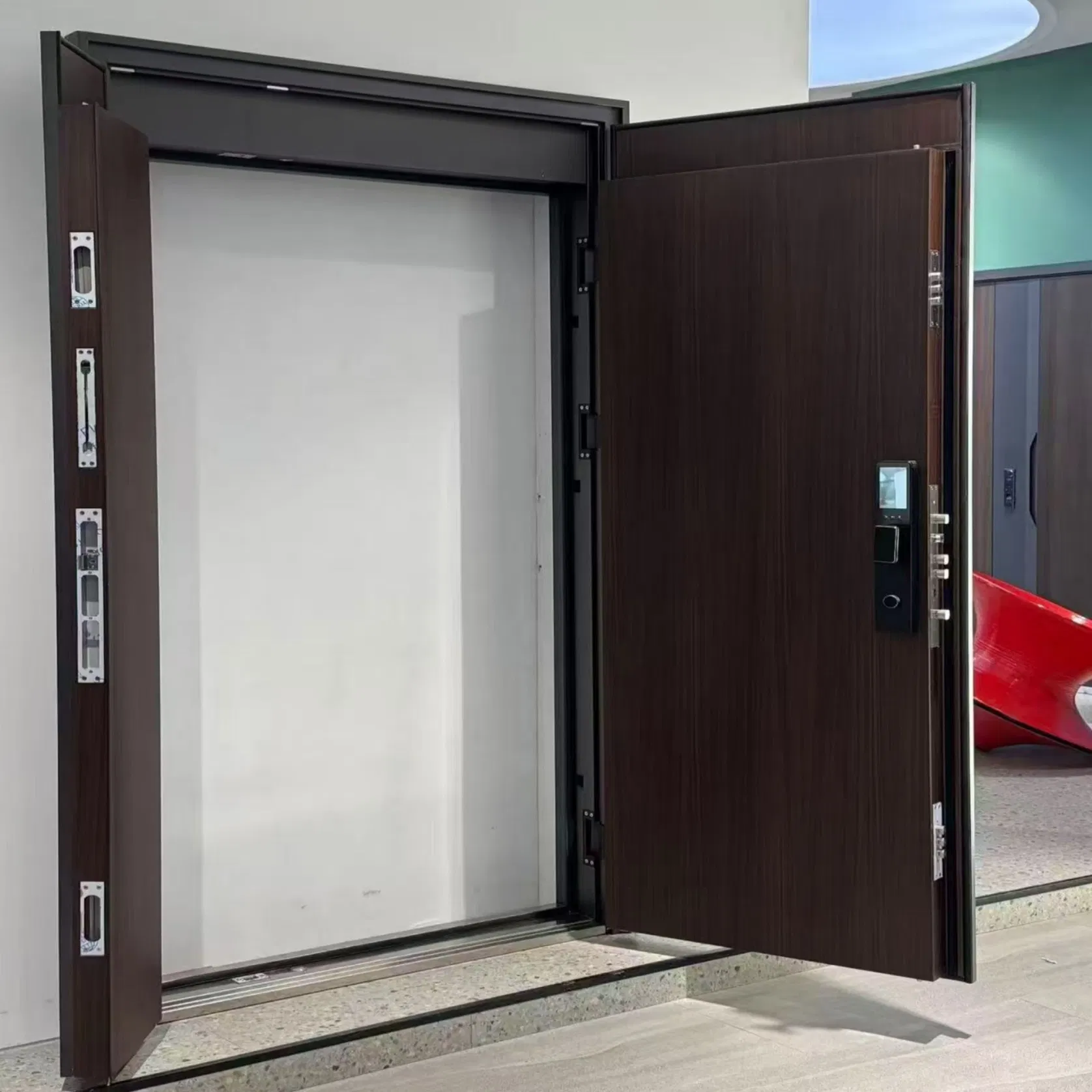 Звукоизоляционная входная дверь из алюминия