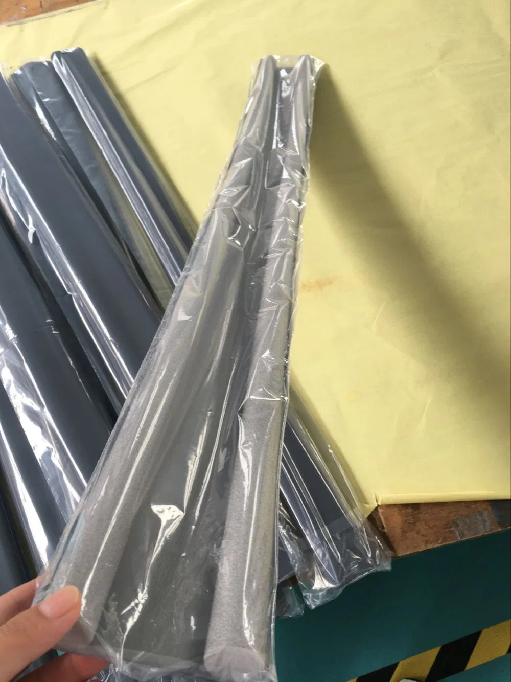 Manufacturer Supply Reduce Noise Flexible Dust Stop Door Seal Door Bottom Sealing Strip Guard