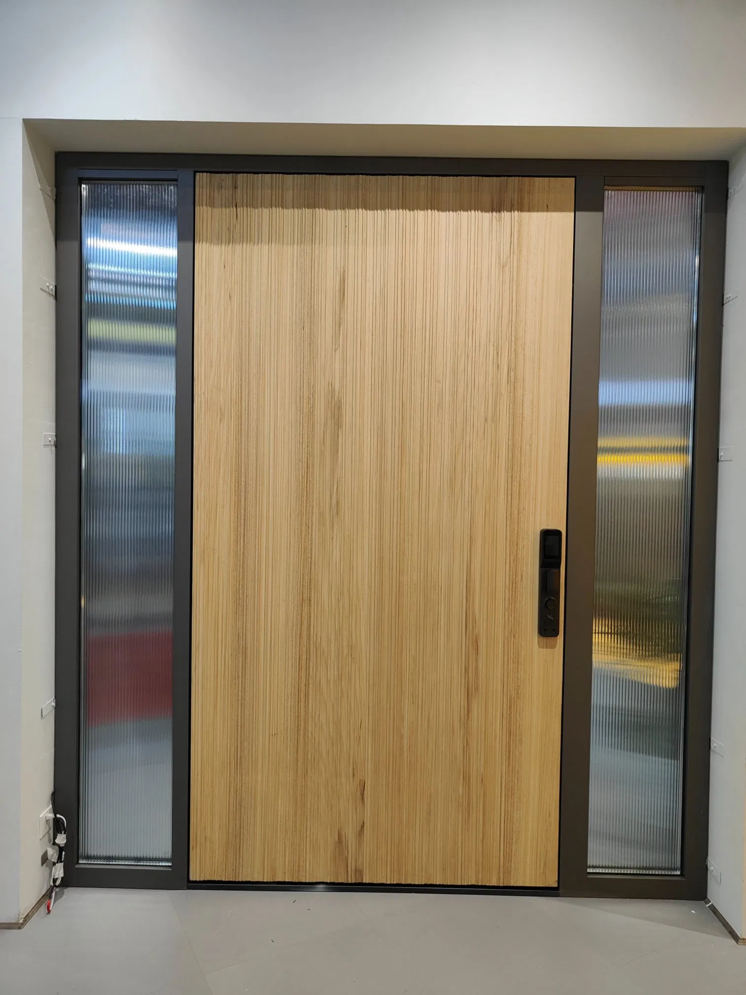 Входная стальная дверь с анодированным покрытием