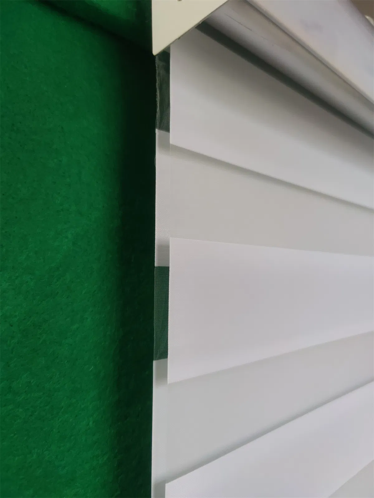 China Ymtc Roller Zebra Shades for Home Decoration Smart Homes Home Decor