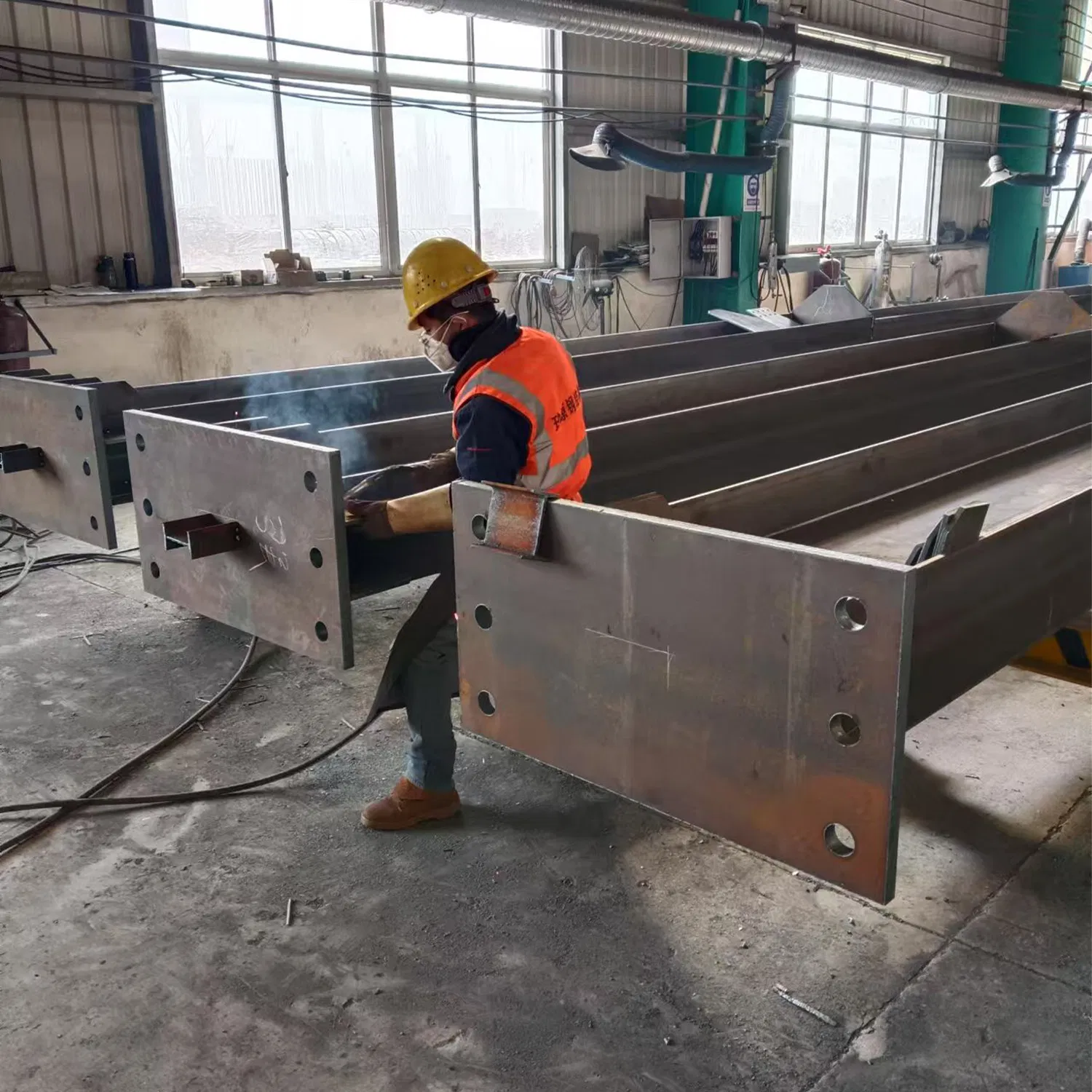 "Steel Frame: Solid Support, Shaping Infinite Architectural Possibilities"