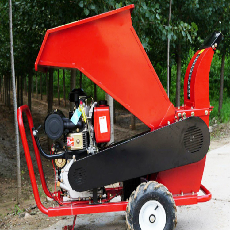 Измельчитель веток садовый 15 л.с. с прицепом