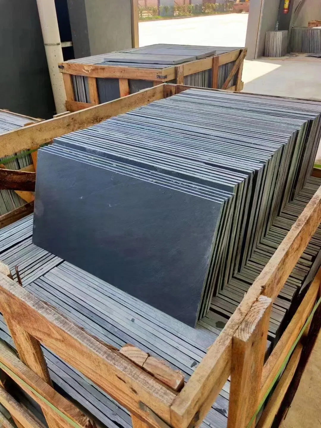 Popular Cheap Natural Black Roofing Slate for Eurpean Market
