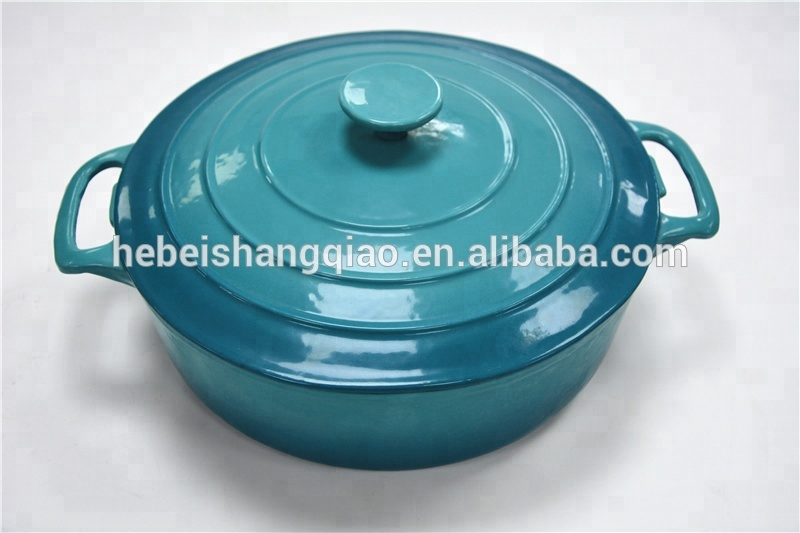 Эмалированная чугунная кастрюля с крышкой, 24 см