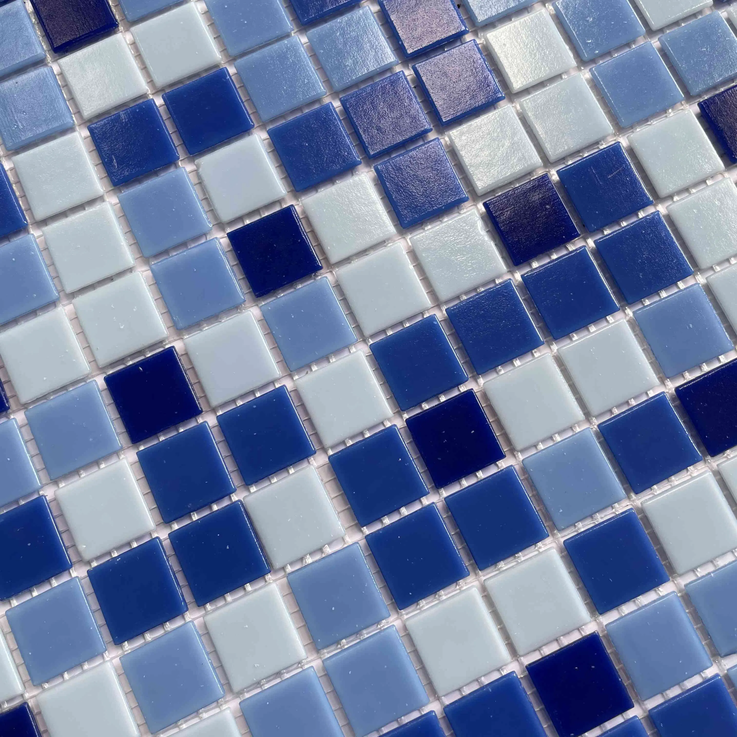 Глянцевая стеклянная мозаика для бассейна и отделки