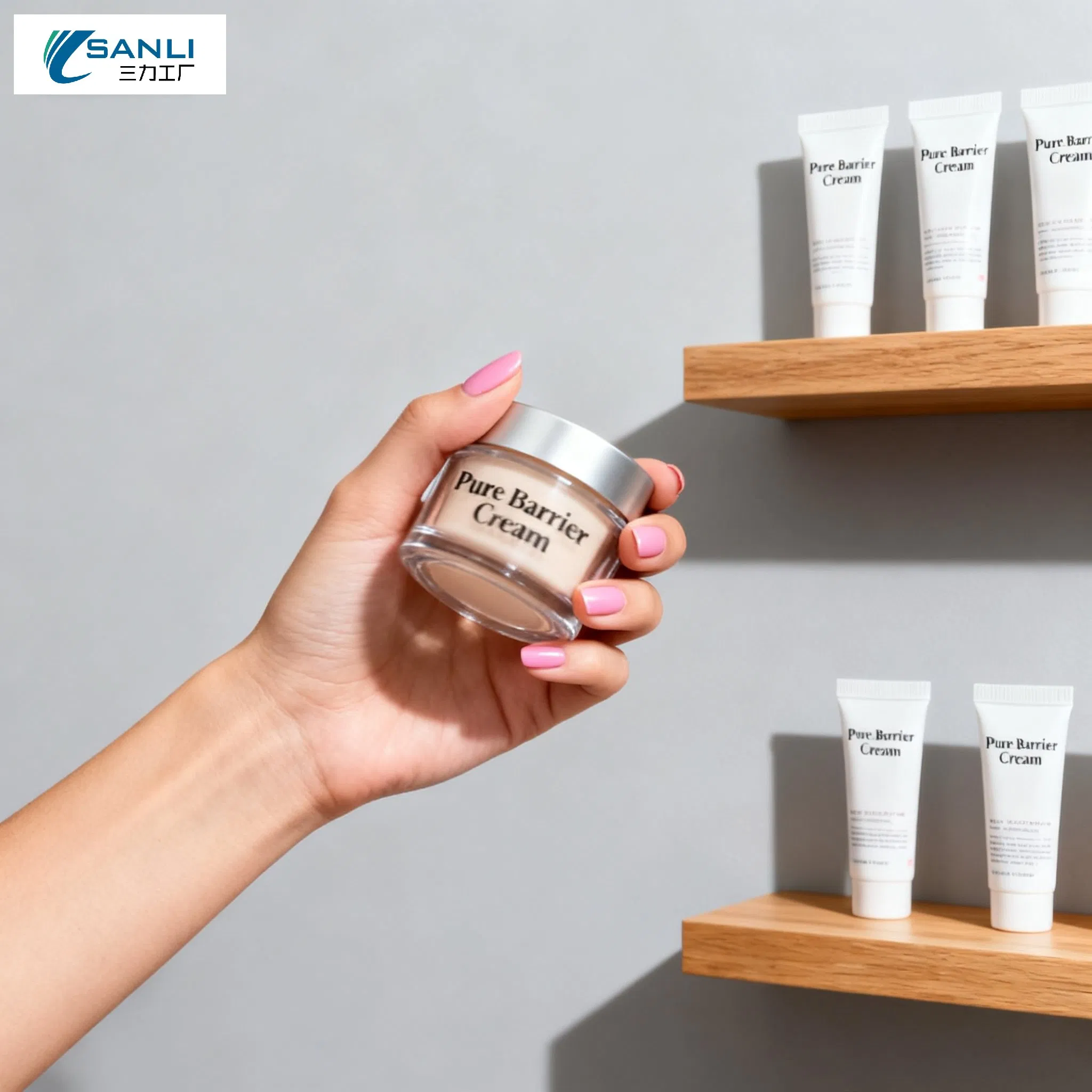 Gentle Whitening and Soothing Face Cream with Portulaca Oleracea Extract for Sensitive Skin and Anti-Inflammatory Protection