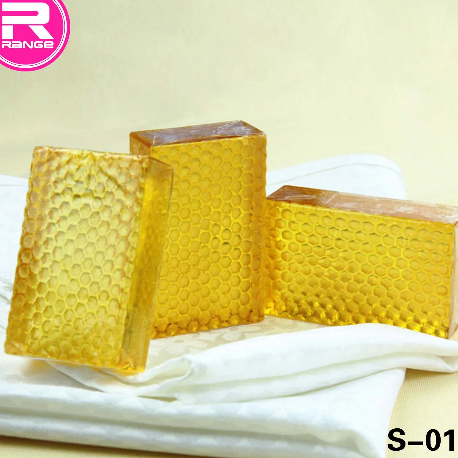 Natural Essential Oil Handmade Bath Soap for Skin Whitening Nourishing Propolis Soap