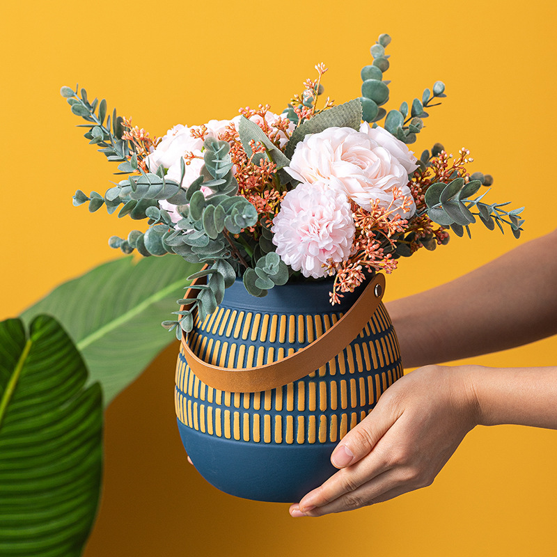 Кашпо керамическое подвесное для суккулентов кожаный ремешок