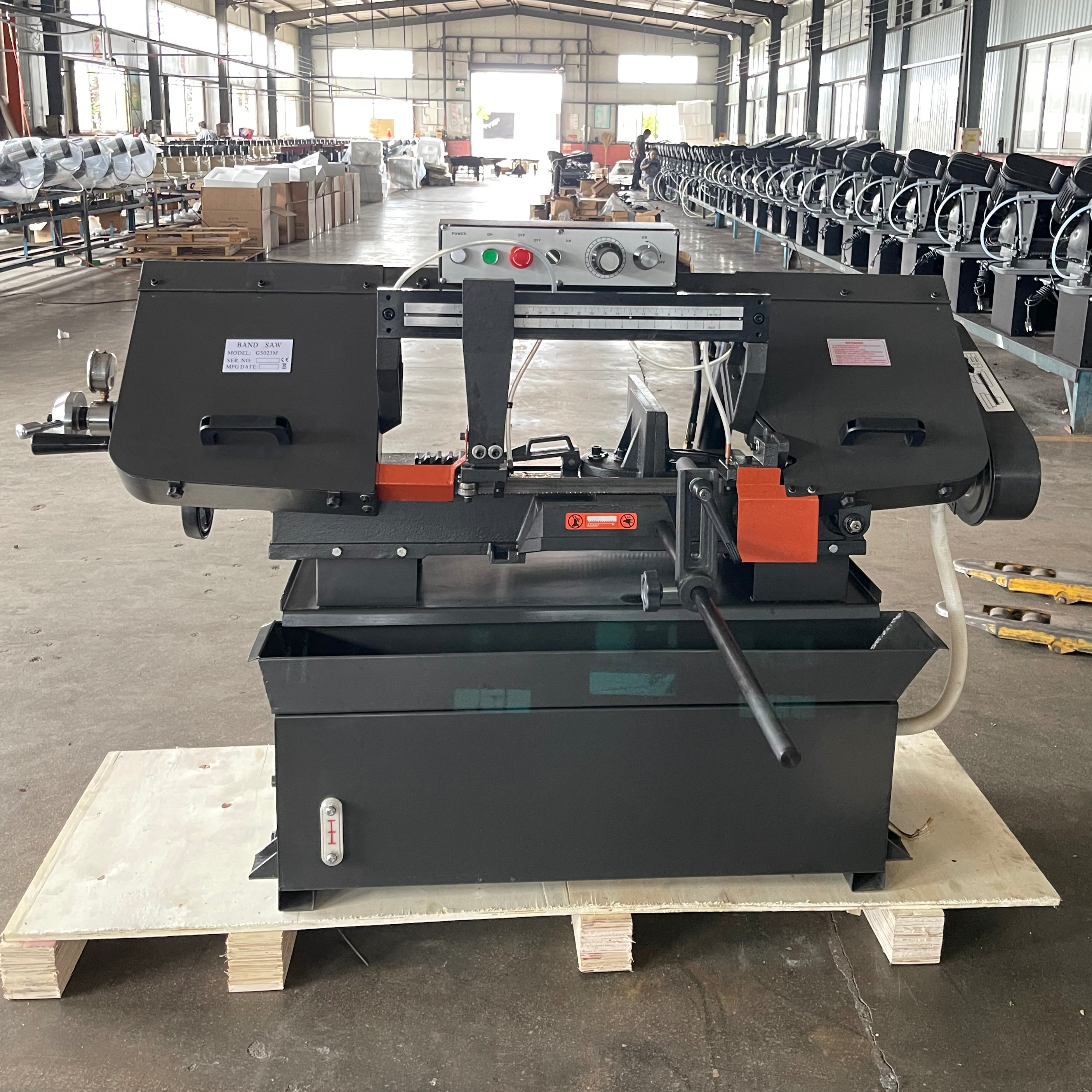 Ленточная пила по металлу промышленная горизонтальная