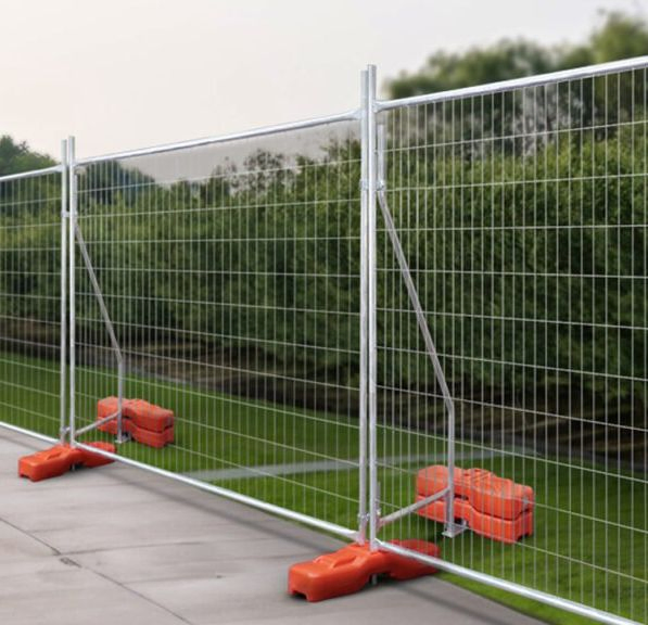 Heavy Duty Australia Galvanized Removable Portable Temporary Fence with Cementing PVC Plastic Base Security Tempo Fence Fro Garden Concert Fence